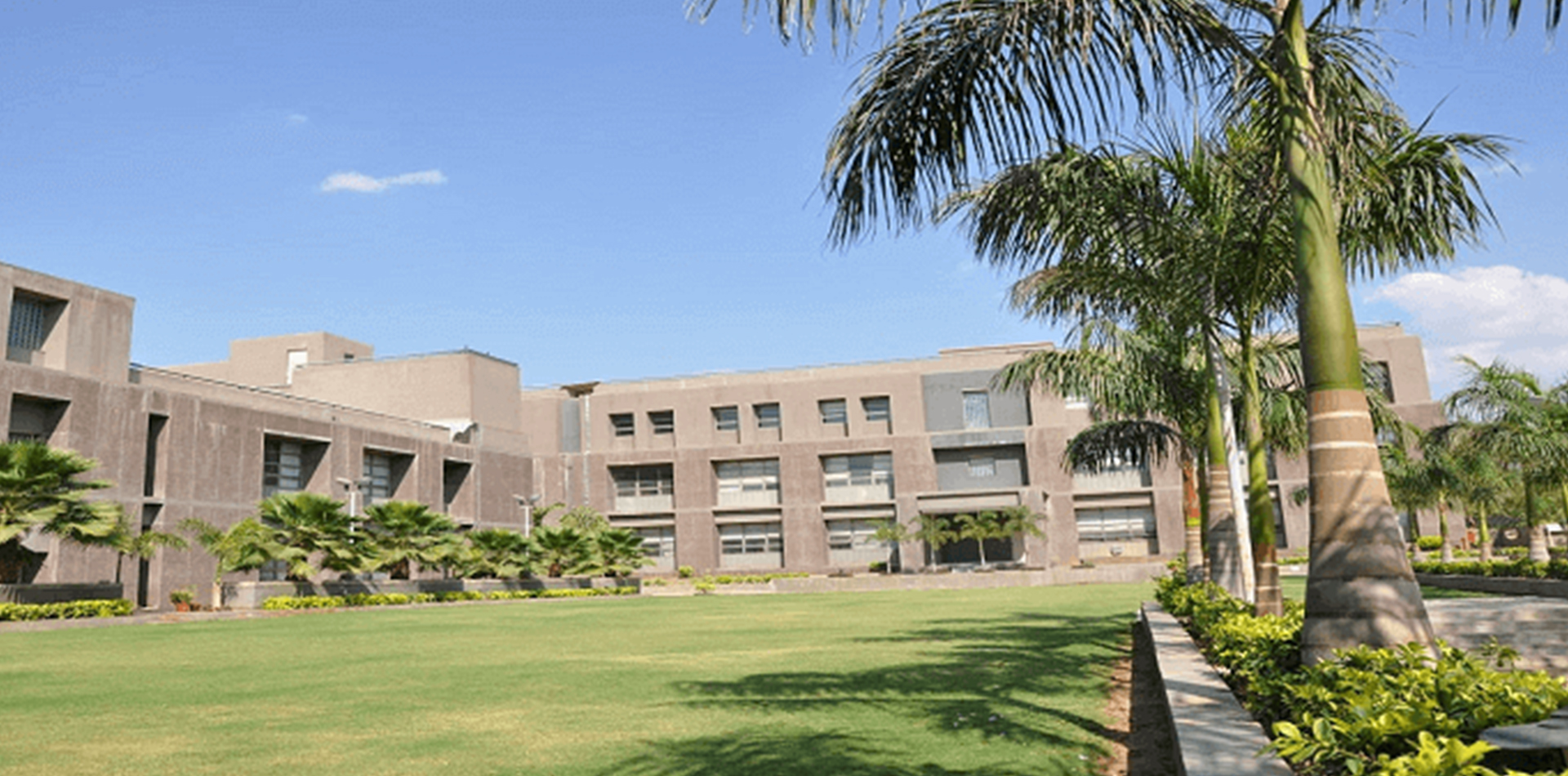 Gujarat Adani Institute of Medical Sciences, Bhuj