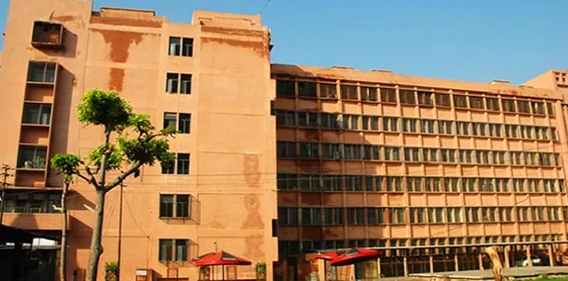 S N Medical College, Agra