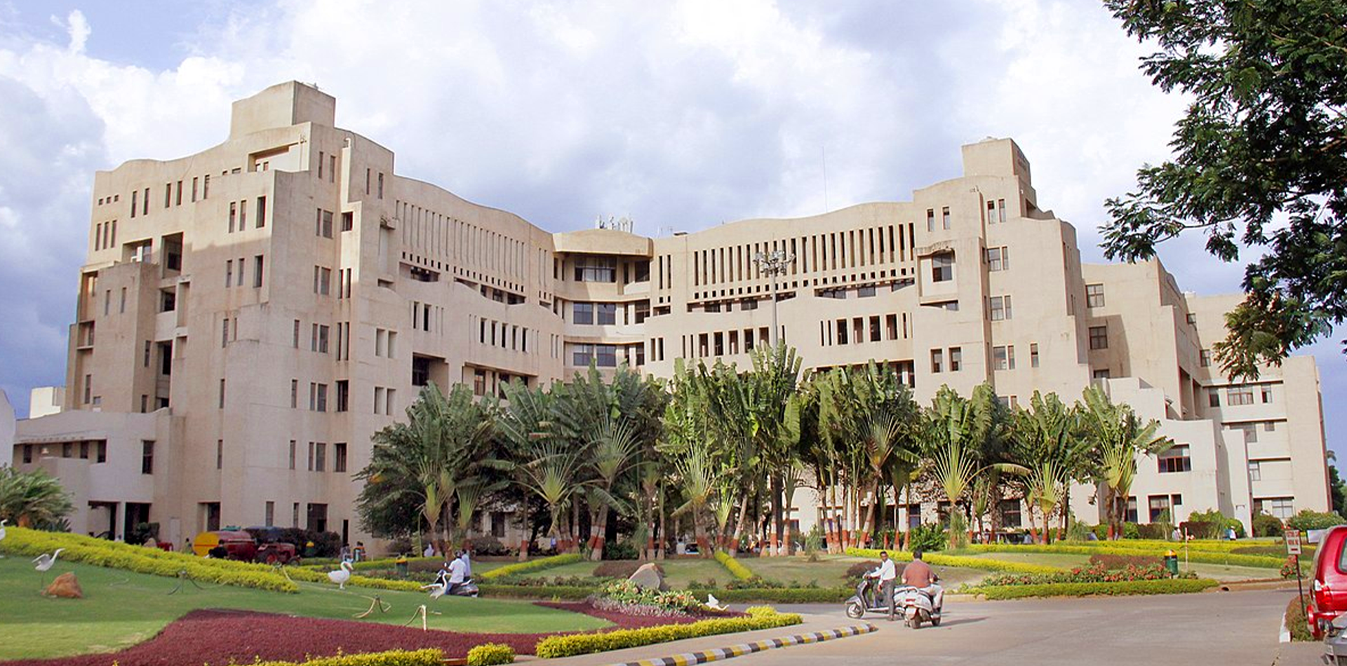 SDM College of Medical Sciences & Hospital, Sattur, Dharwad (1)